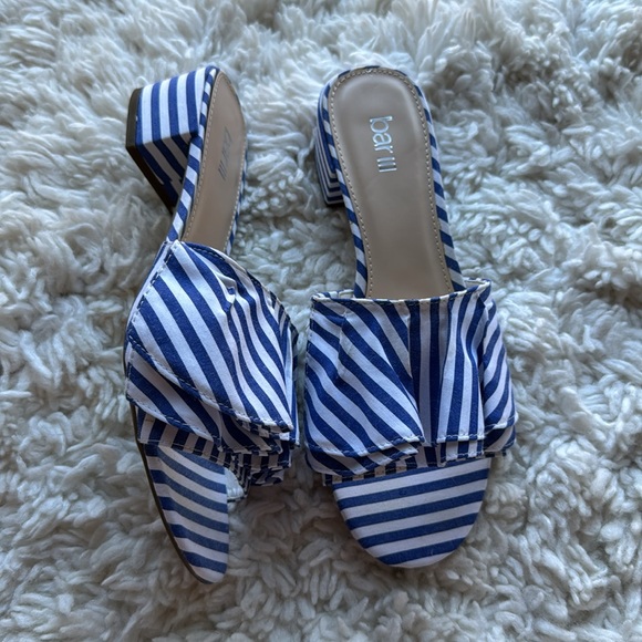 Bar III‎ Ruffle Sandals - Picture 2 of 6